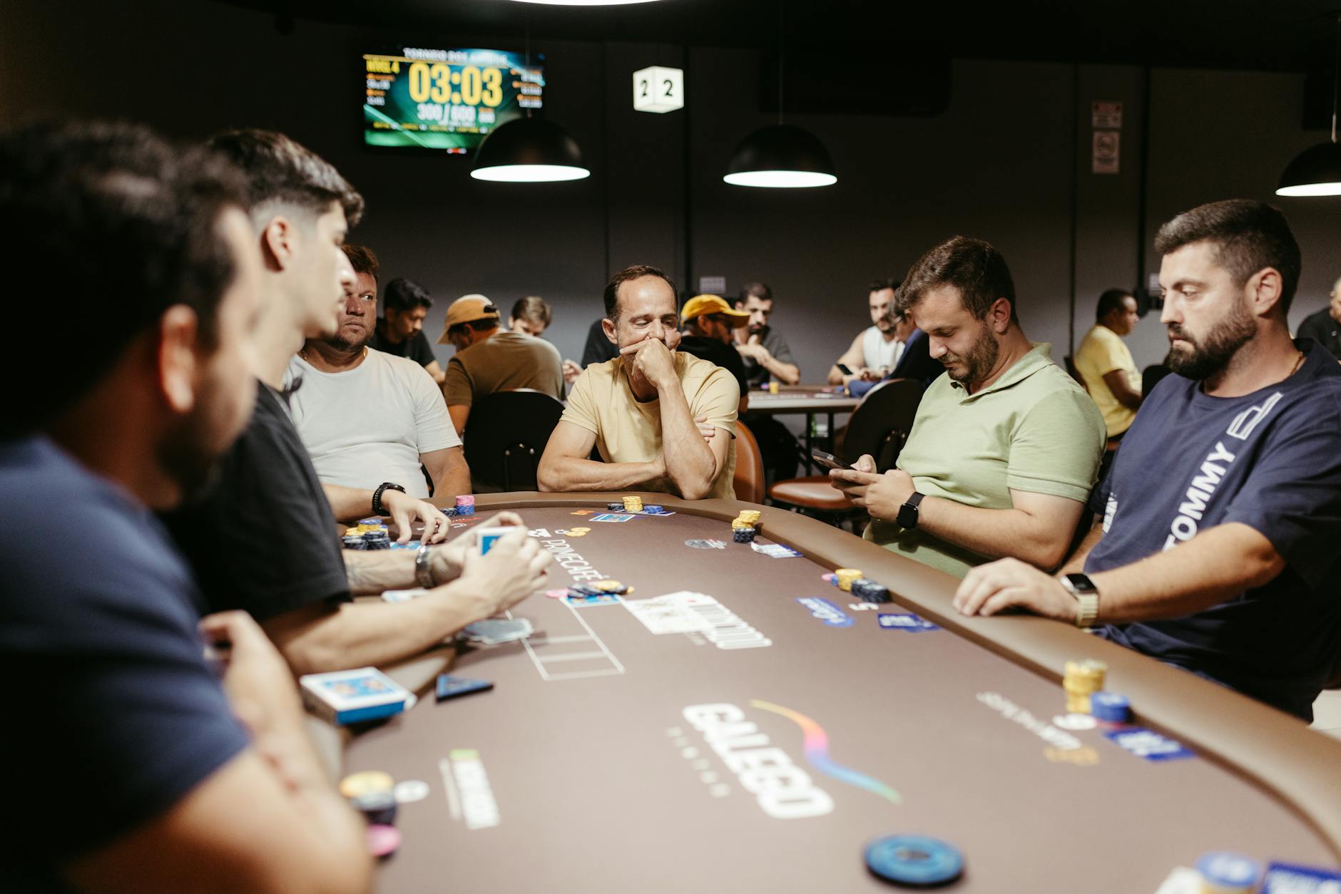 Kiểm tra mức cược và thông tin game trước khi bấm quay giúp bạn chơi có kế hoạch hơn.